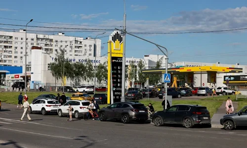 rusia cozi benzinarii jpg