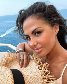 Oana Turcu deține o linie de cosmetice