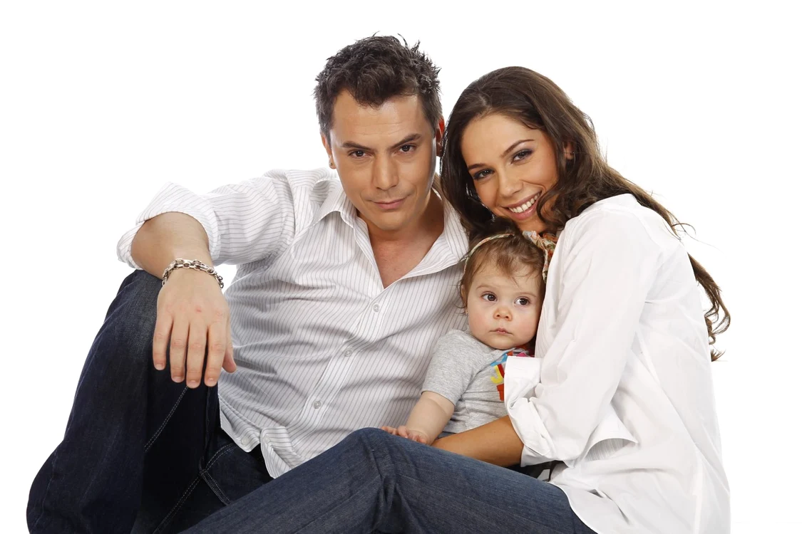 RAZVAN FODOR SI FAMILIA foto acasa tv