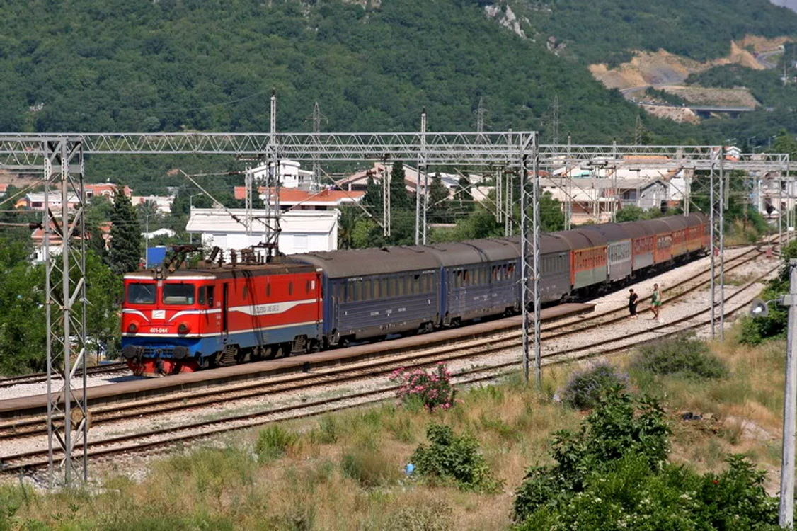 
    28 de persoane de la bordul trenului au fost rănite  