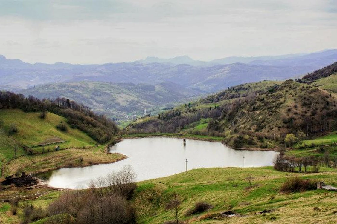 Tăul Mare este situat exact în amontele satului FOTO Adevărul