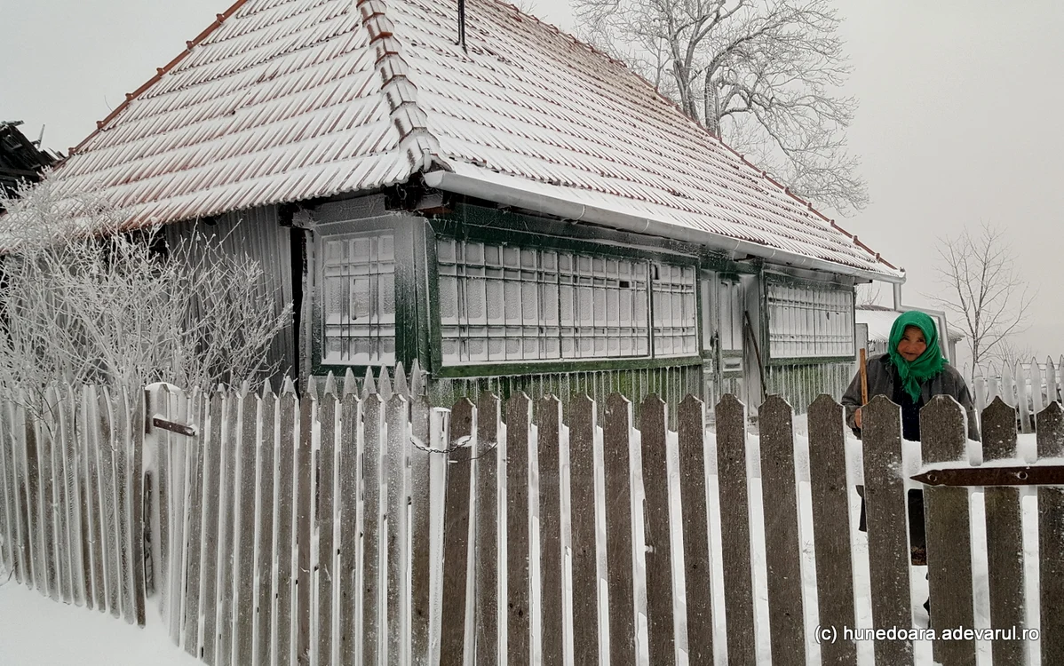 Vârstnicii țin în viață mai multe așezări din Ținutul Pădurenilor. Foto: Daniel Guță