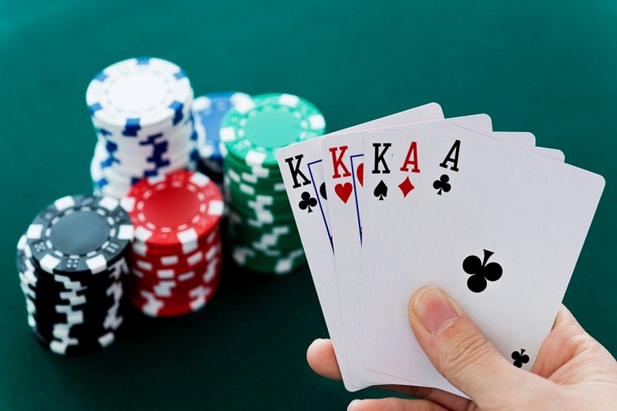 Un român a făcut un sfert de milion de dolari la un turneu de poker în Cipru