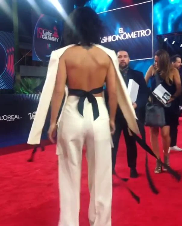 INNA a purtat un outfit nonconformist la Latin Grammy Awards 2018
