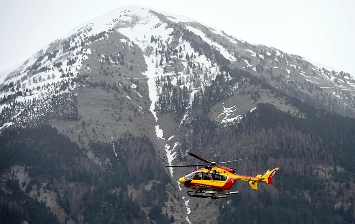 Simona a ţinut pisica lângă ea în platou