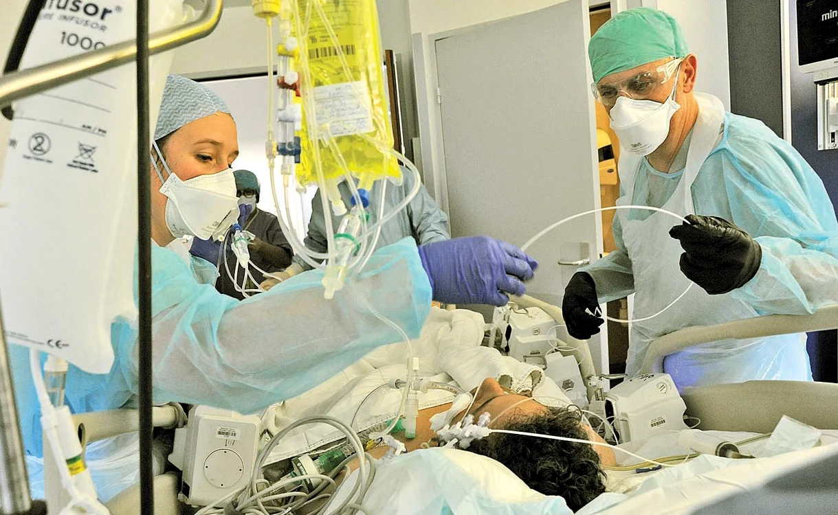 
    Cum explică doctorul Virgil Musta moartea unor tineri cu COVID-19 care nu aveau boli asociate  