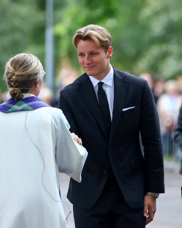 Prințul Sverre Magnus în doliu după bunicul său, Regele Harald.