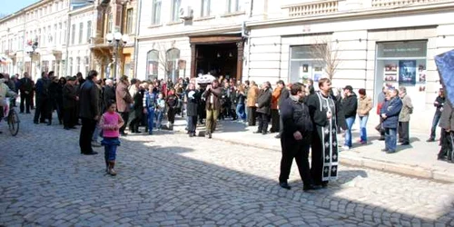 Cortegiul funerar a plecat din faţa Teatrului "Maria Filotti", foto Ciprian Dragomir