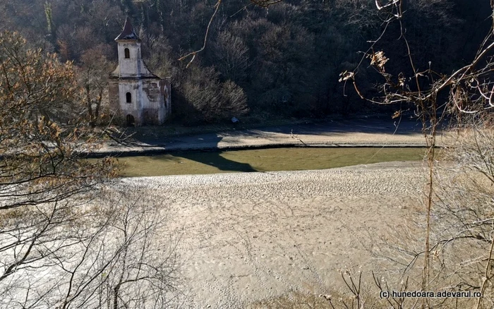 biserica lacul cincis foto danial guta adevarul