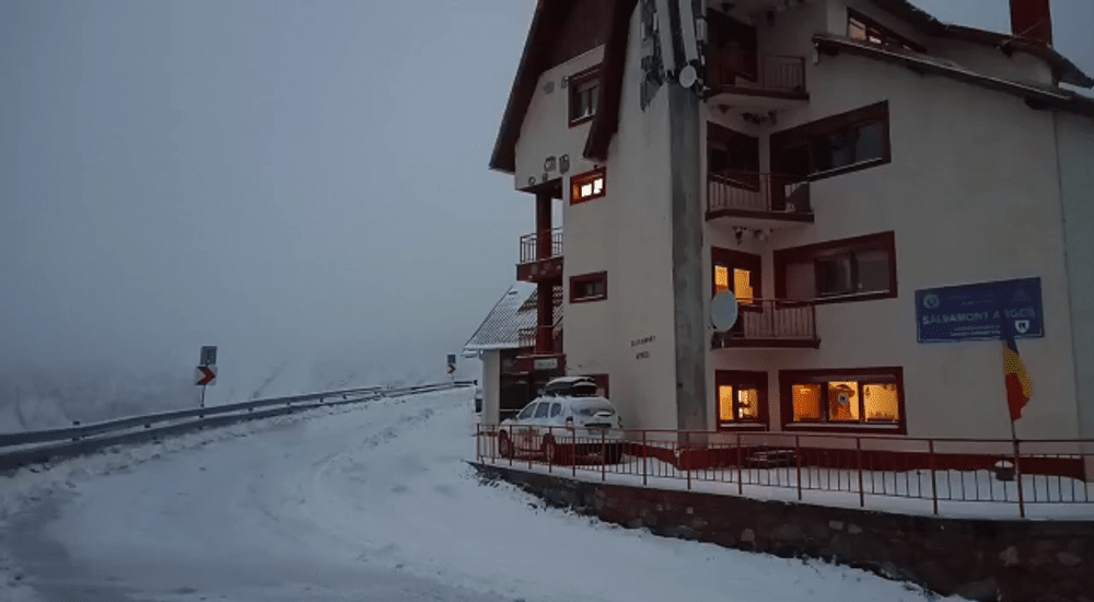 VIDEO Iarnă pe Transfăgărășan. Cum arată spectaculosul drum montan sub zăpadă, la Cota 2000