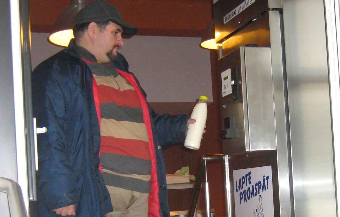 Laptele proaspăt de la dozator este mai gustos însă trebuie fiert înainte de consum