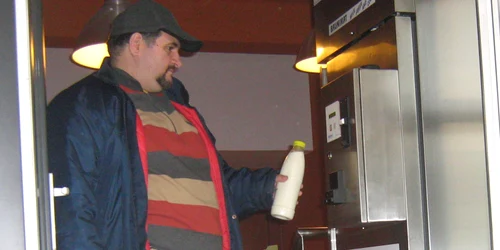 Laptele proaspăt de la dozator este mai gustos însă trebuie fiert înainte de consum