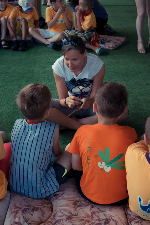 Ghid despre voluntariat pentru adolescenţi jpeg