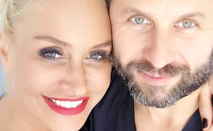 
    Vica s-a lăsat pe mâna lui  Călin Doboş, medicul vedetelor  