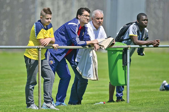 
    Răzvan Burleanu a dat-o în bară grav cu Anghel Iordănescu, iar acum se chinuie să-i găsească acestuia un înlocuitor. Nu e însă aşa de simpluFoto Click!  