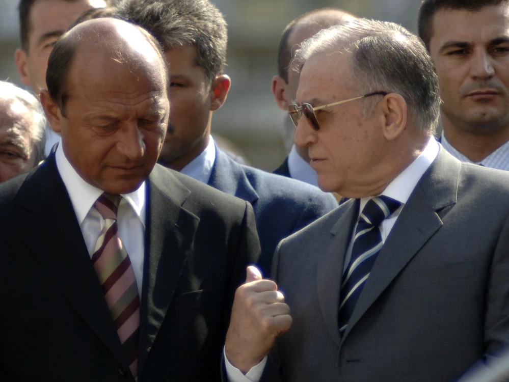 Atât în era Ilisecu. cât şi în era Băsescu, am avut parte de televiziuni aservite politicului