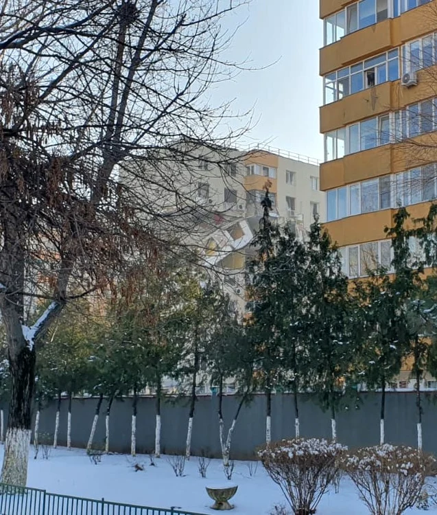 Nu te poți apropia de blocul distrus de explozie. foto: Click!