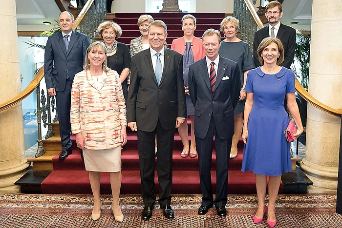 Rochia albastră, purtată când a mers la primărie, este tot o creaţie Andreea Tincu