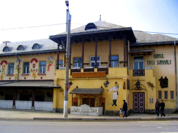 ”Călcat” de unii dintre cei mai de seamă reprezentanţi ai literaturii române, hanul este lăsat în prezent în paragină Foto: Dilema Veche