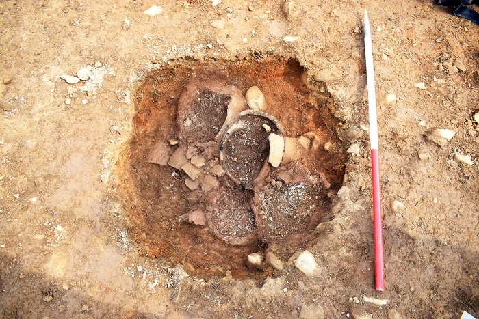 Mormânt neobișnuit descoperit în Scoția (© GUARD Archaeology Ltd)
