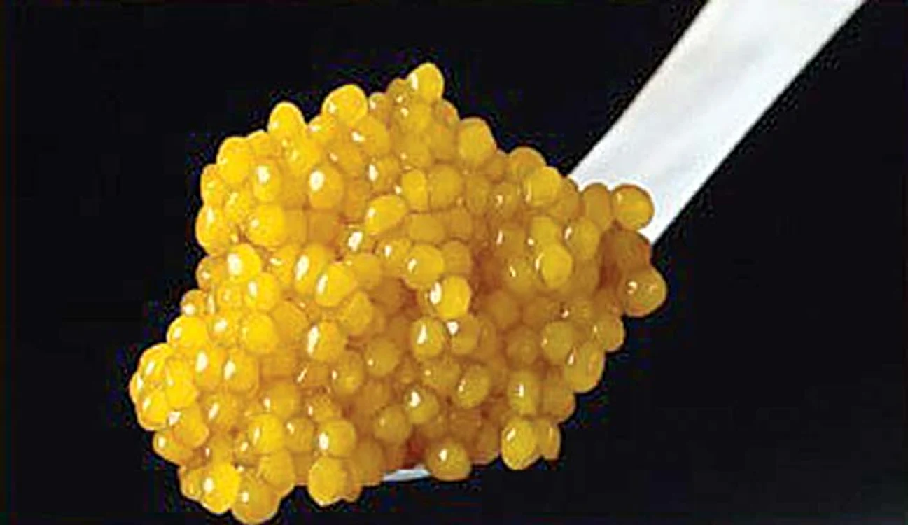 Caviar. Conţine aur de 24 de carate 25.000 $ (82.220 lei)
