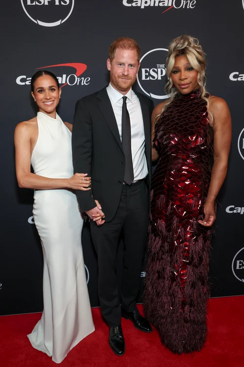 Meghan Markle Prințul Harry și Serena Williams GettyImages 2161692638 jpg