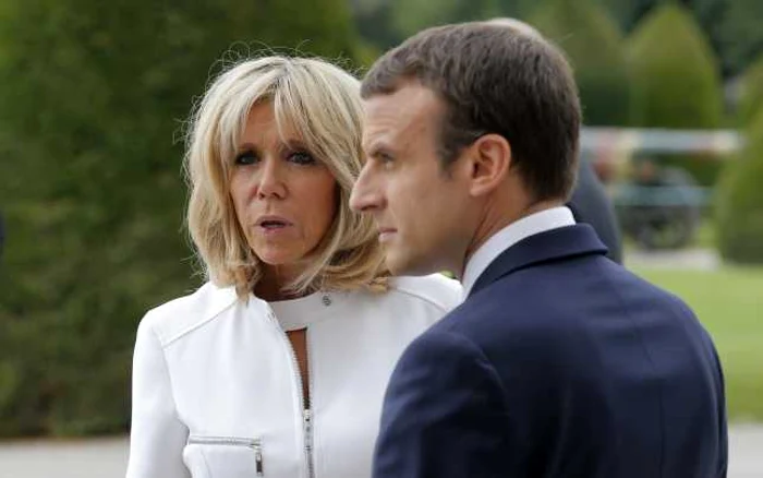 Emmanuel Macron şi soţia sa, Brigitte Foto: AFP