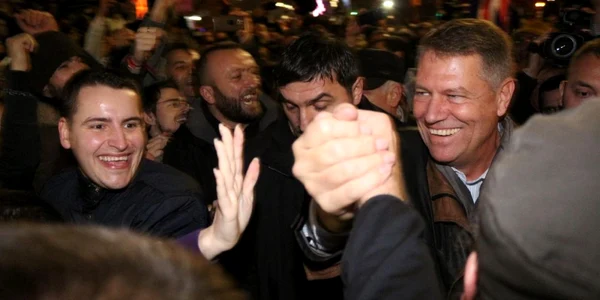 Klaus Iohannis Alegeri prezidentiale Piata Universitatii Bucuresti FOTO Mediafax