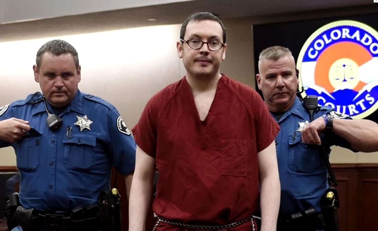 
    James Holmes a fost condamnat pe data de 26 august la 12 sentinţe pe viaţă consecutiveFoto Independent.co.uk  