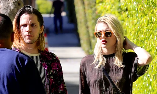 Frances Bean Cobain Gets A Rose From Fiance Isaiah Silva jpeg