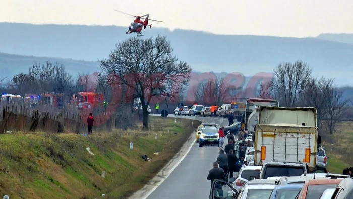 Coloanele de mașini se întind pe câțiva kilometri în zona accidentului FOTO Vremea Nouă