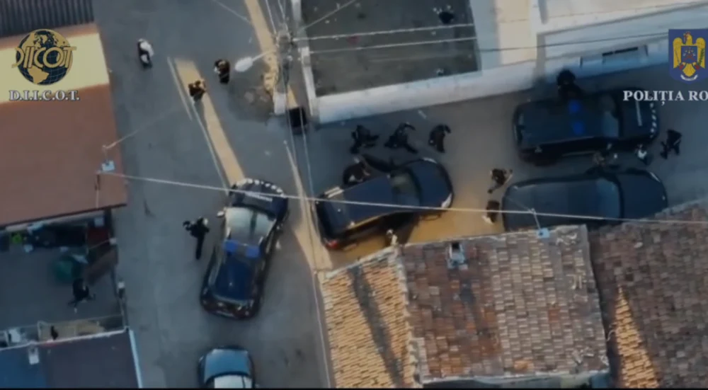 Peste 60 de percheziții în județul Arad, într-o cauză privind traficul de droguri de mare risc