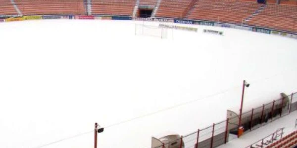 Ninsoarea a acoperit complet stadionul Ceahlăul