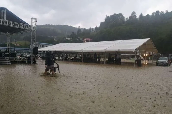 Zona în care se desfăşura festivalul a fost inundată