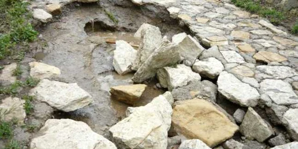 Drumuri distruse (foto arhivă)