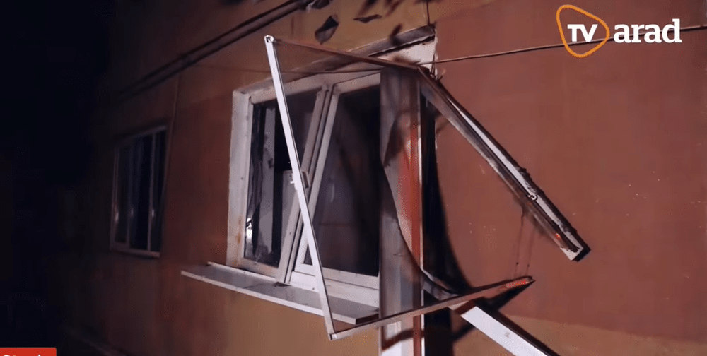 Explozie într-o garsonieră, la Arad. O persoană a fost rănită - VIDEO