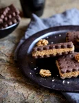 Sendvisuri de biscuiti cu crema de nuca  Sursa foto shutterstock 1035678472 jpg