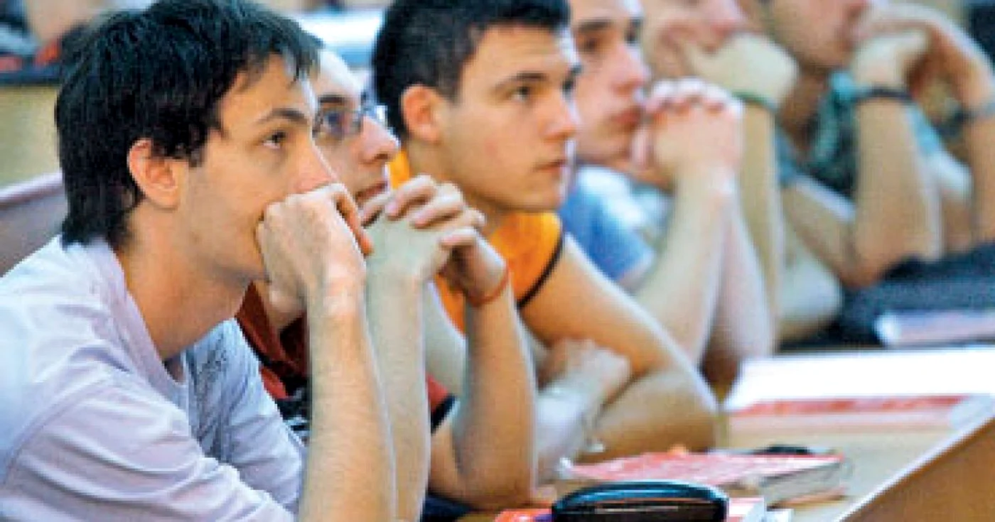 9.000 de absolvenţi de facultate din 2009 au ajuns pe lista de şomaj - Revista presei economice