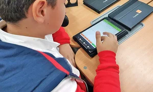 Puștii, fascinați de tehnologie jpeg