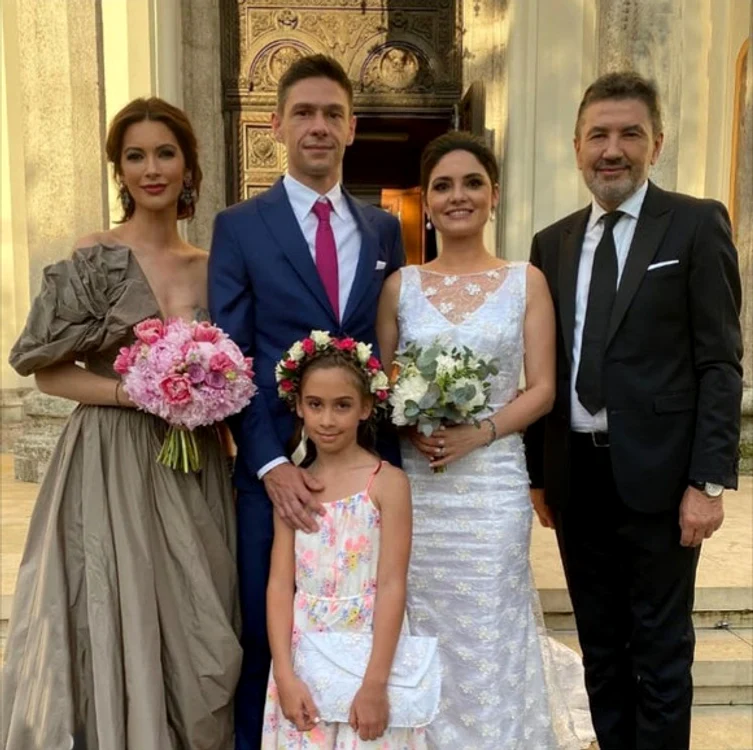 
    Andreea Berecleanu şi soţul ei,  dr. Constantin Stan,  au fost naşi de cununie  