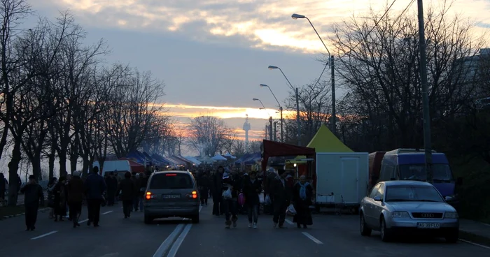 Sute de comercianţi au umplut Faleza Superioară, la sfârşitul lunii noiembrie. Foto: Adevărul