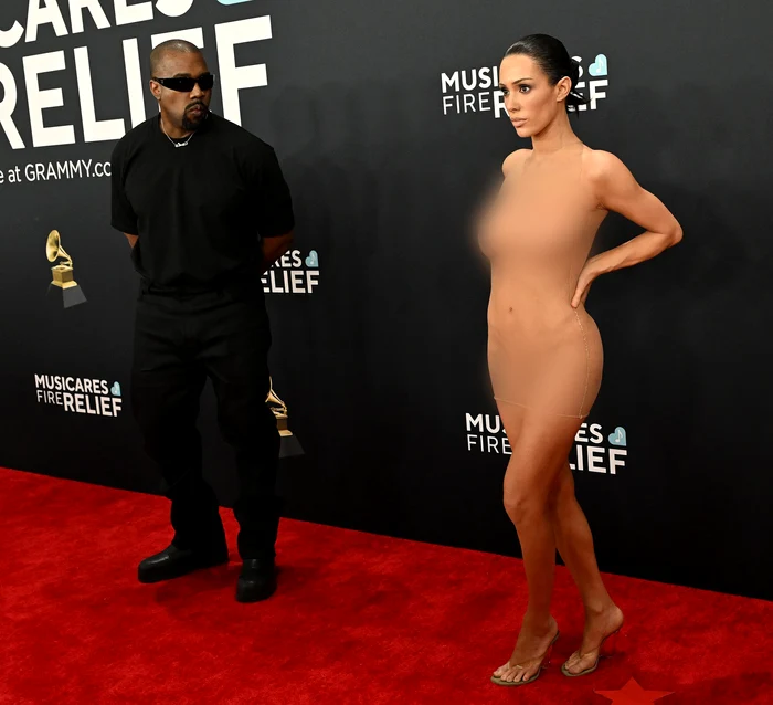 Bianca Censori a avut o apariție indecenta la Premiile Grammy. FOTO Profimedia