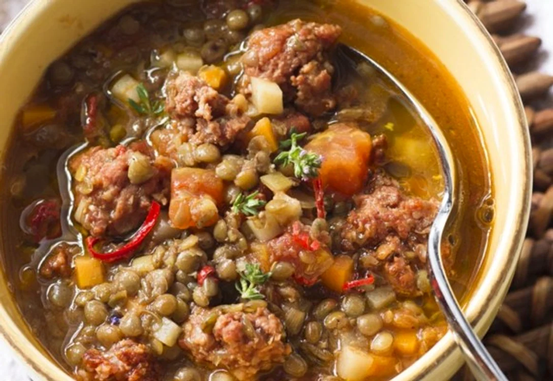 
    Inlocuieşte fasolea cu linte în mâncare pentru a obţine un delicios preparat!clickpoftabuna.ro  