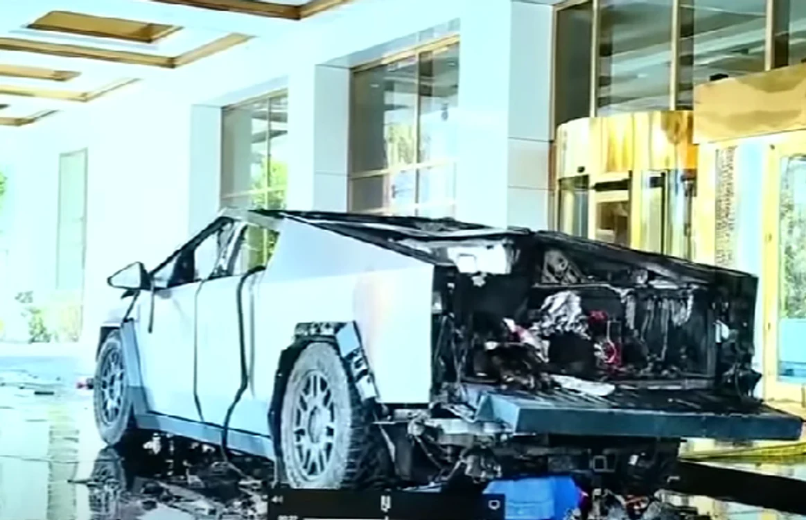 Un cybertruck Tesla a explodat în faţa unui hotel deţinut de Donald Trump FOTO: Captură Video