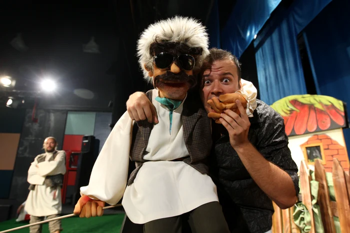 Dan a fost fascinat,  în studenţie,  de marionete