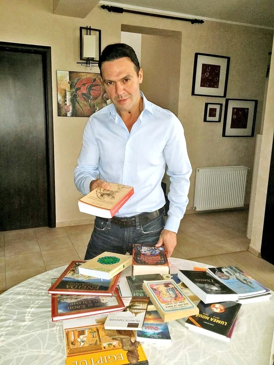 
    Cornel a renunţat  la mai multe volume,  de dragul copiilor  