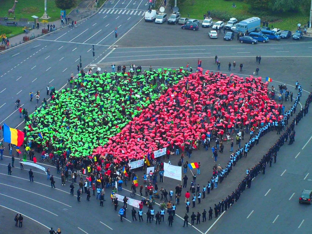 Proiectul pentur exploatarea aurului de la Roşia Montană scoate, de câteva săptămâni bune, oamenii în stradă. Imagine de la protestele din Bucureşti  FOTO: Adevărul