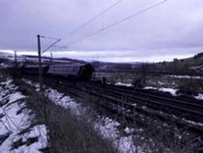 
    Un tren a deraiat în județul Hunedoara, iar o persoană a fost rănităFoto: Departamentul pentru Situatii de Urgenta  