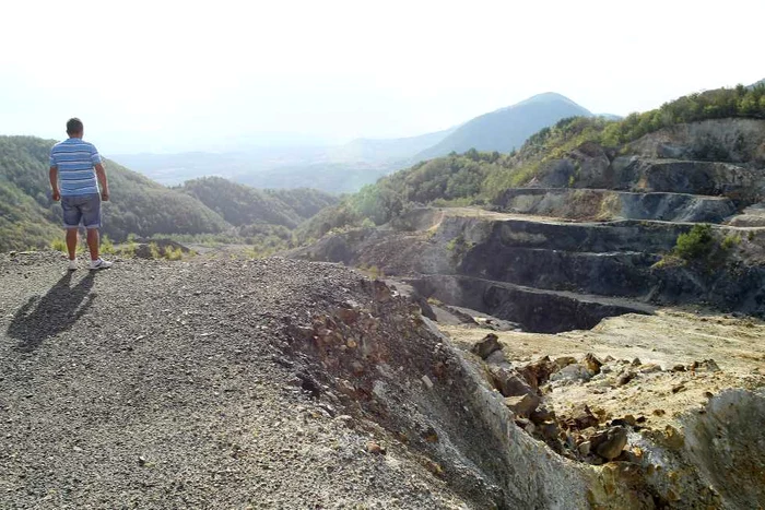 Mina de aur de la Certej ar fi prima exploatare auriferă cu cianuri deschisă în România, susţine reţeaua Mining Watch România
