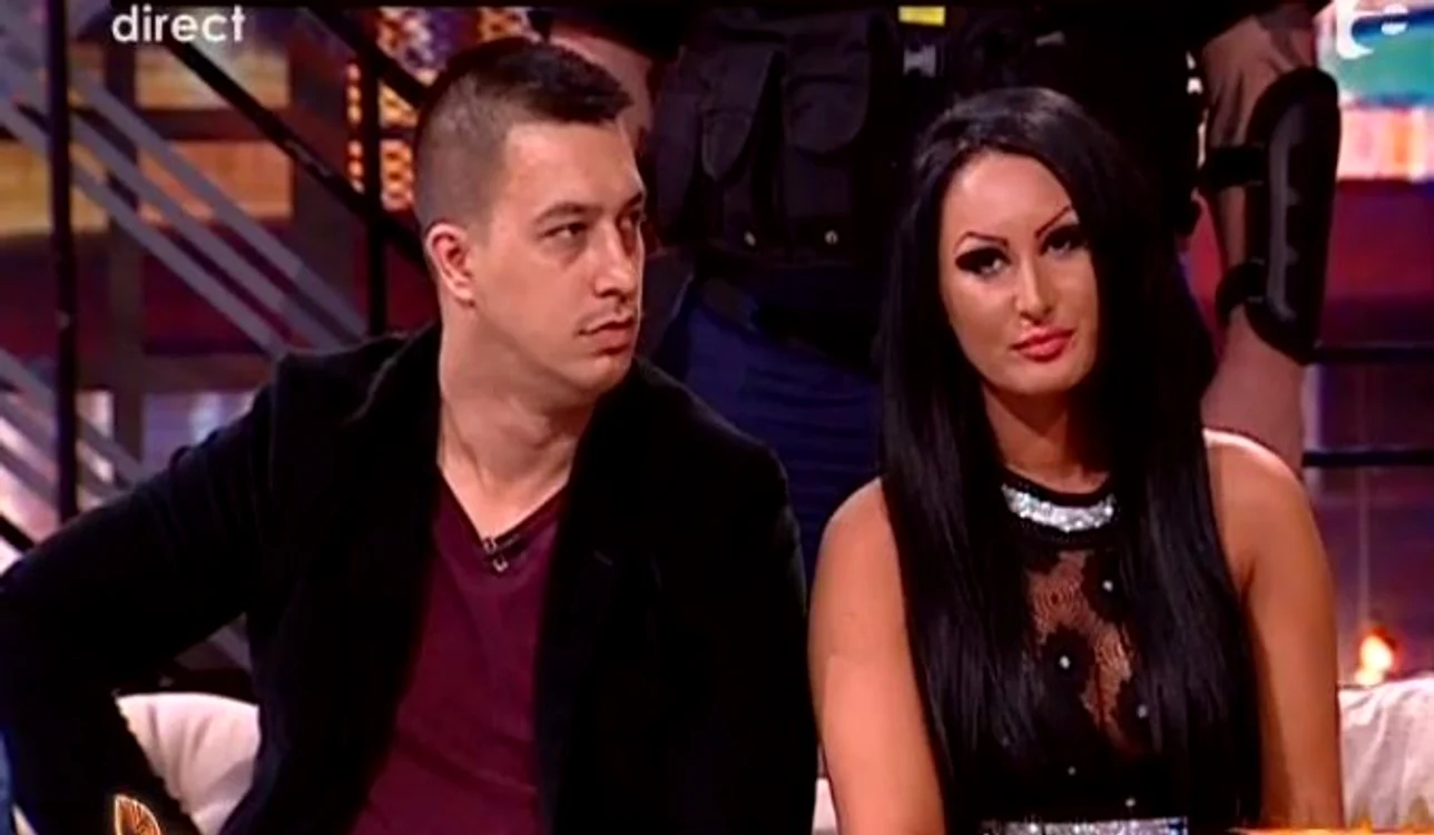 Dana Roba a ajuns să discute cu Prinţul Banatului despre vibratorul ei. (captură Un show păcătos)